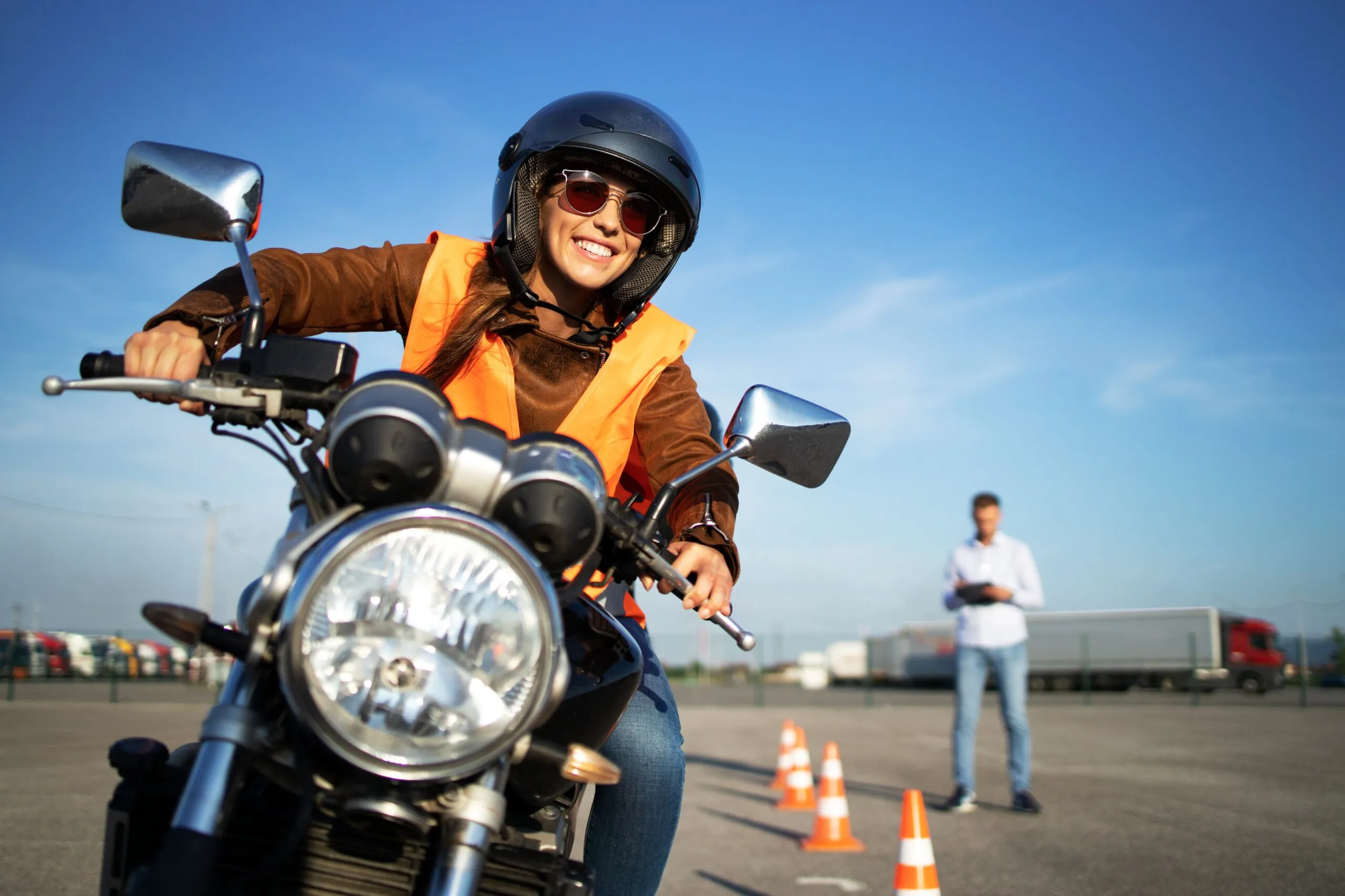 Une formation moto encadrée sur piste